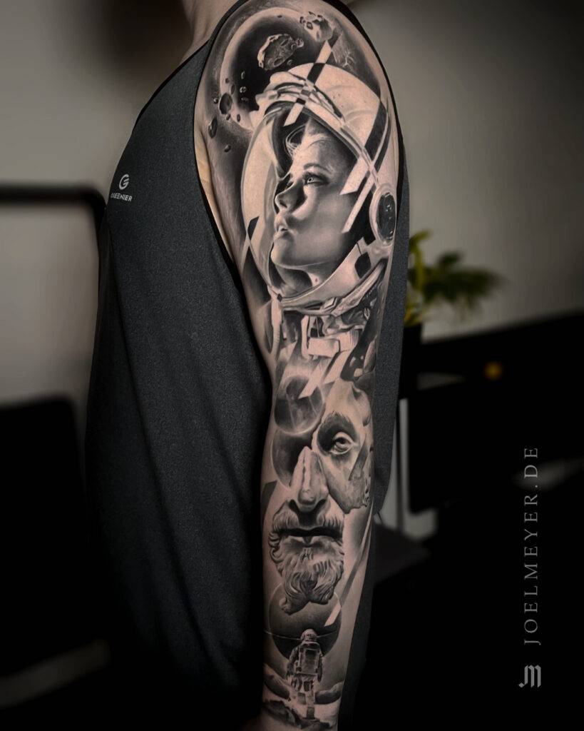 Weltraum Sleeve Realismus Tattoo erstellt von Joel Meyer, Tätowierer in Laval 53, Frankreich, in seinem privaten Tattoo Studio.